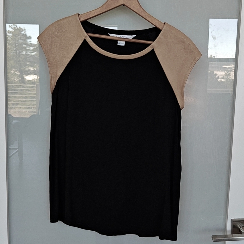 Diane von Furstenberg Black Top with Leather size S